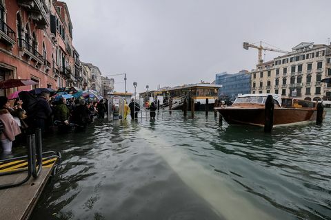 Висока плима подиже ниво воде у Венецији