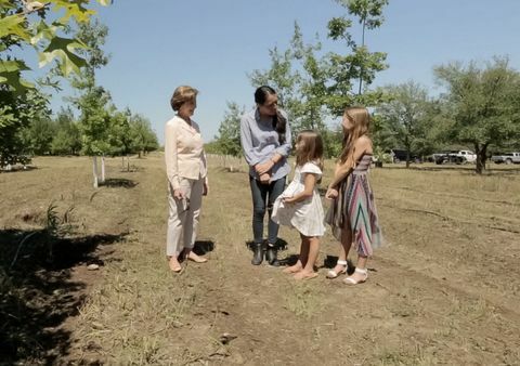 Лаура Бусх и Јоанна Гаинес на 'Фикер Уппер'