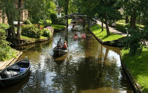 У Холандији постоји чаробни градић у којем су улице направљене од воде