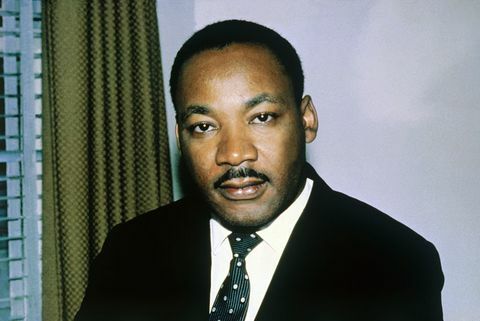 5261966 оригинални натпис гласи изблиза велечасног др Мартина Лутера Кинга, млађег приказаног на овој фотографији на раменима, сам