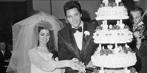 Елвис и Присила Присли су секли своју свадбену торту