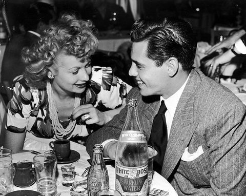 Луци и Деси Арназ у ноћном клубу Моцамбо у западном Холивуду, јула 1942.