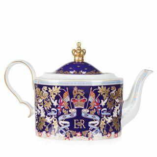 Чајник ХМ Краљице Елизабете ИИ
