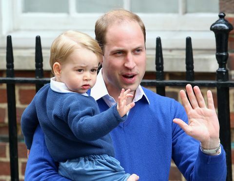 Принц Георге и принцеза Цхарлотте стигли су у болницу да упознају свог брата