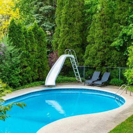базен у дворишту